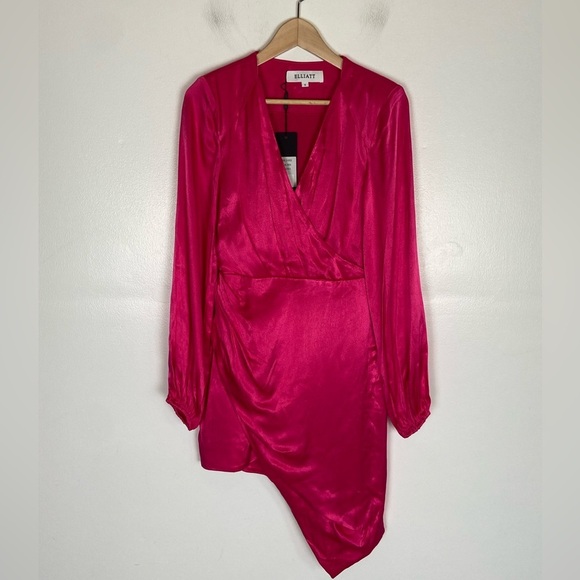 Elliatt Asymmetrical Satin Midi Dress Size S Fuchsia Long Sleeve V-Neck NWT - Picture 4 of 14